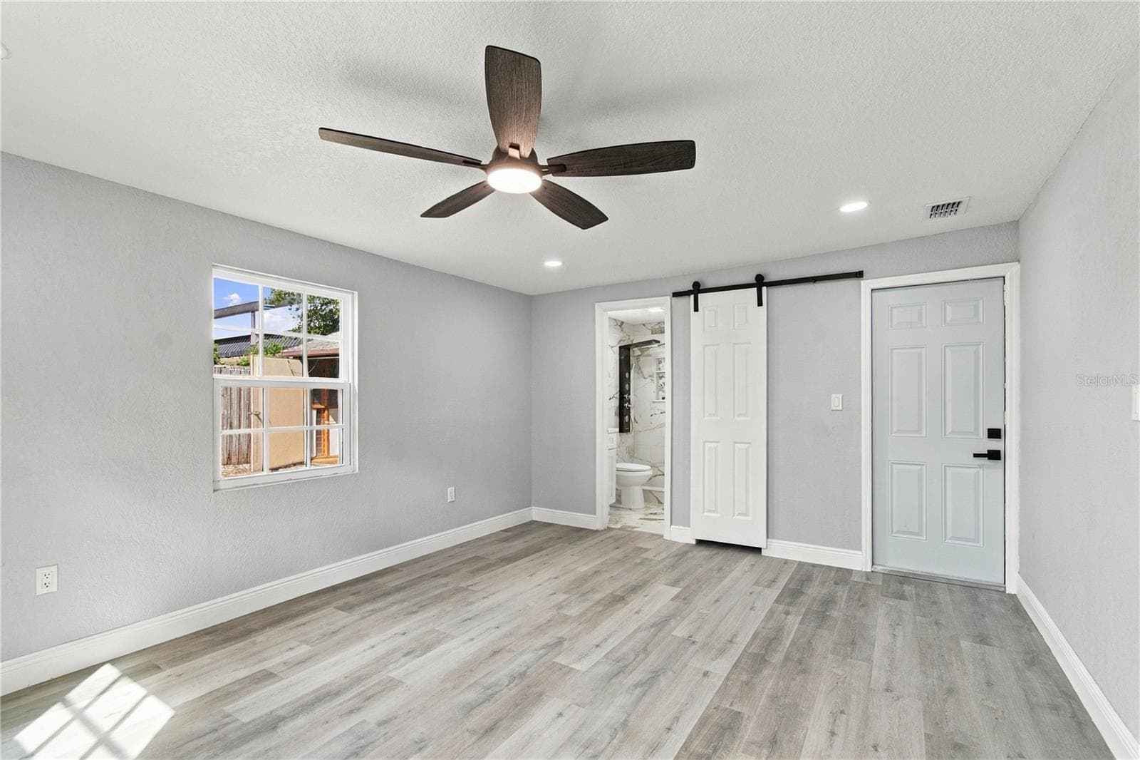 Single Family Residence at 4601 EASTWOOD LN, HOLIDAY, photo 19 of 63