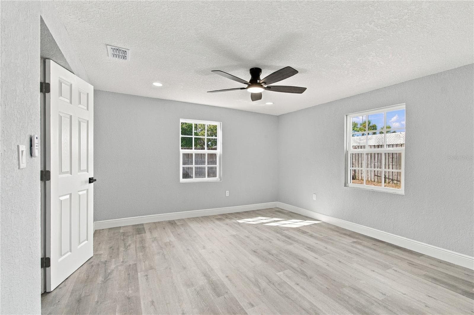 Single Family Residence at 4601 EASTWOOD LN, HOLIDAY, photo 25 of 63