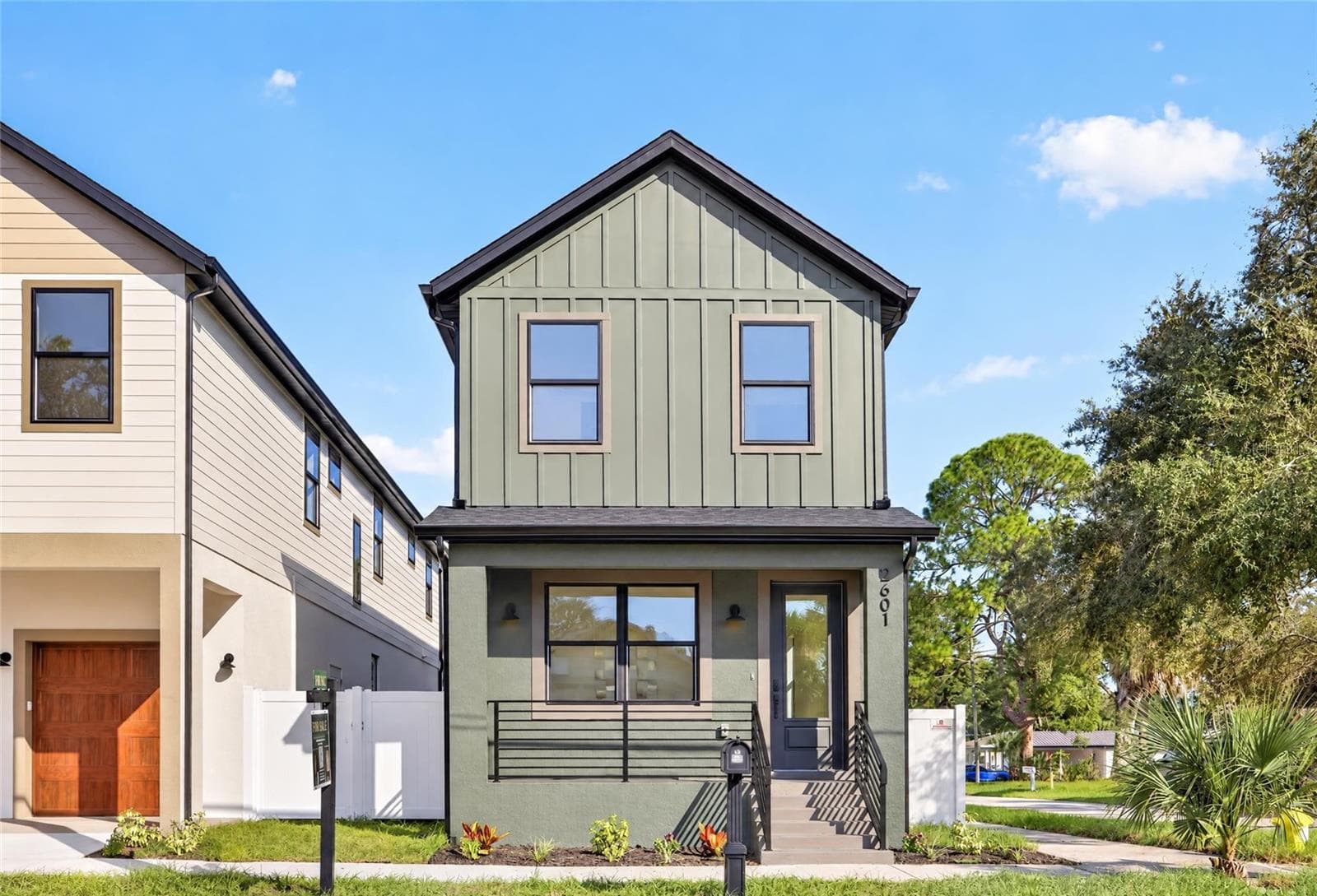2601 N ALBANY AVE
