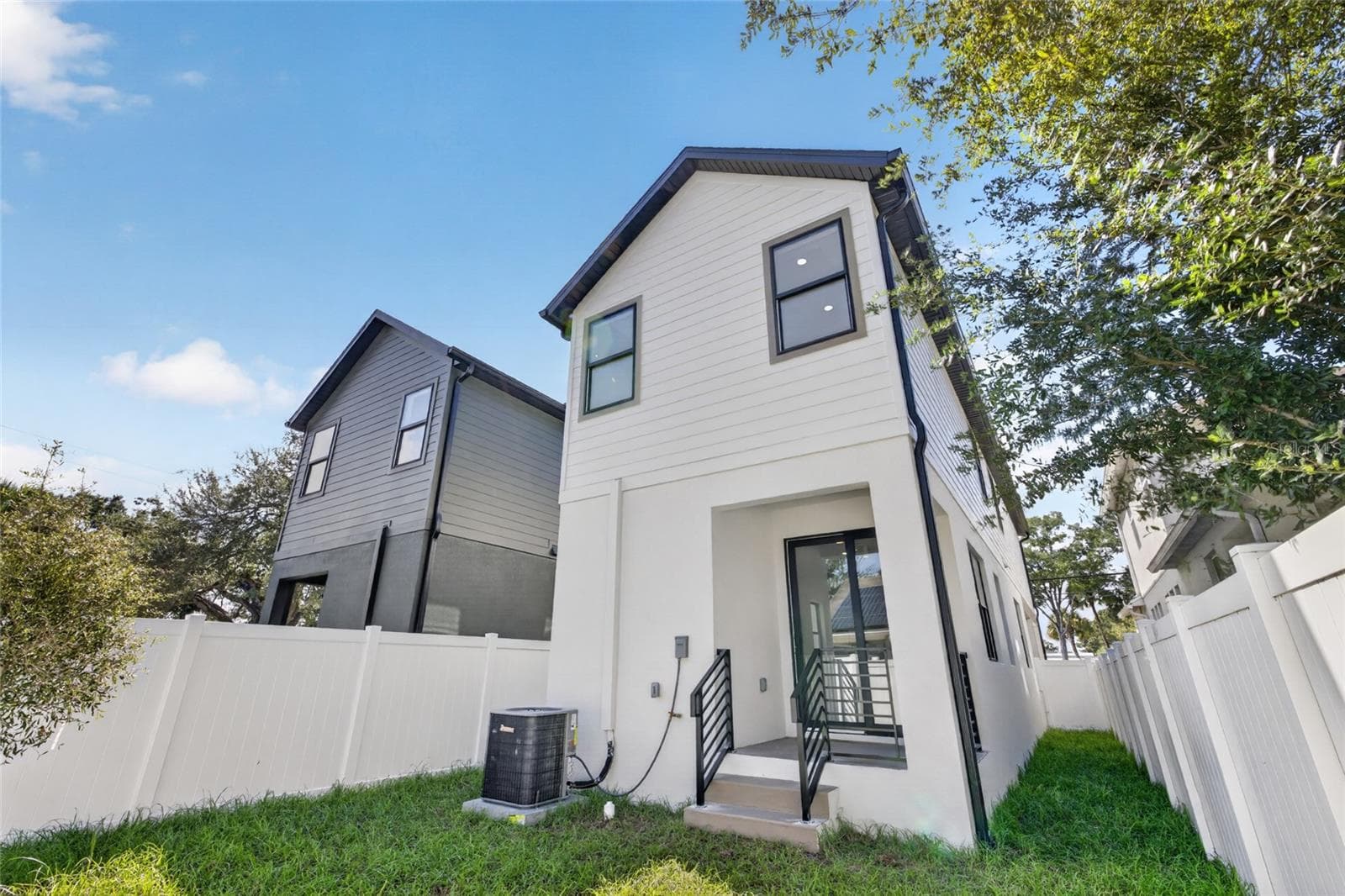 Single Family Residence at 2601 N 1/2 ALBANY AVE, TAMPA, photo 33 of 37