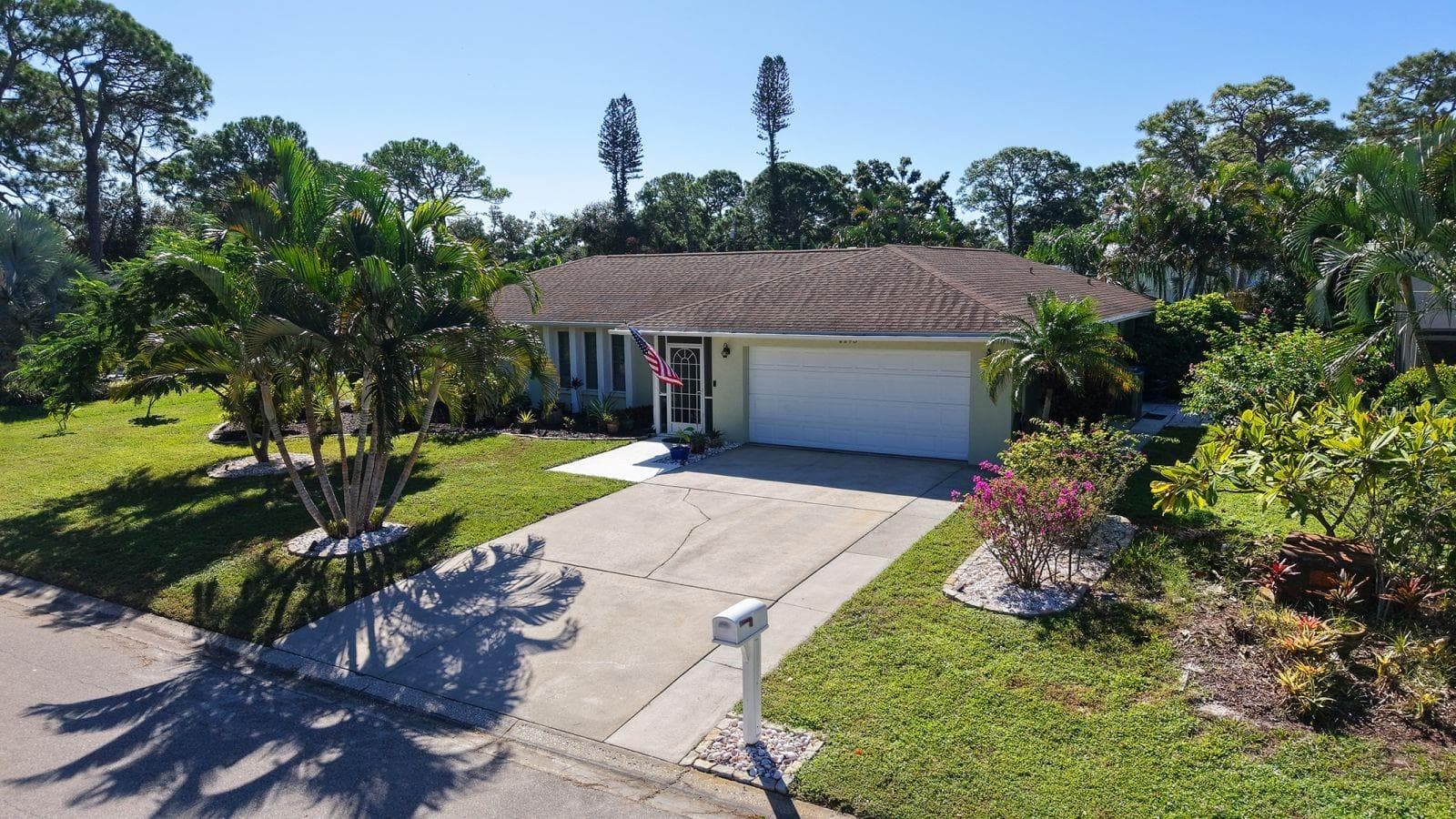 2 Car Garage and ample driveway space - 2295 PINE VIEW CIR, SARASOTA
