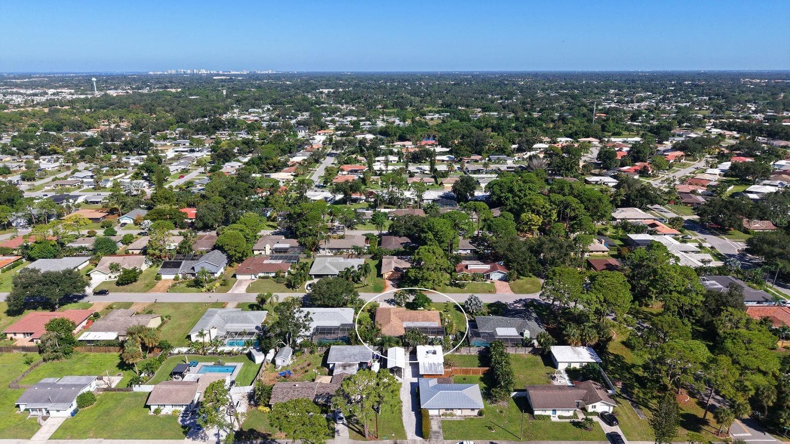 Aerial showing the proximity to cultural, downtown Sarasota (upper left). - 2295 PINE VIEW CIR, SARASOTA
