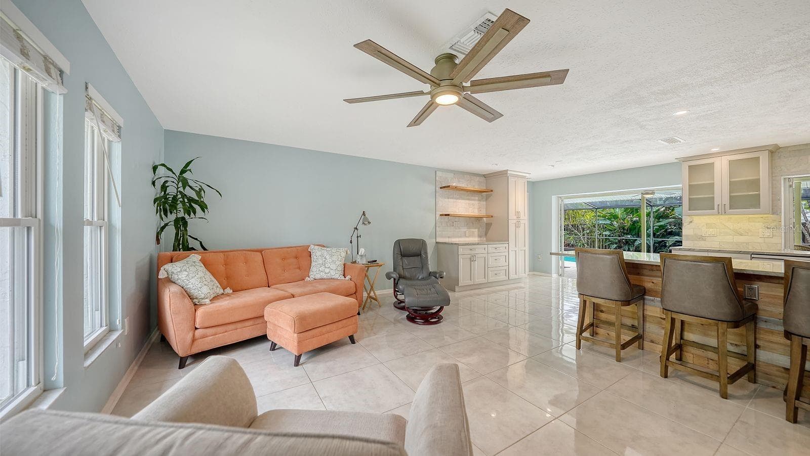 Living Room and Breakfast Bar - 2295 PINE VIEW CIR, SARASOTA