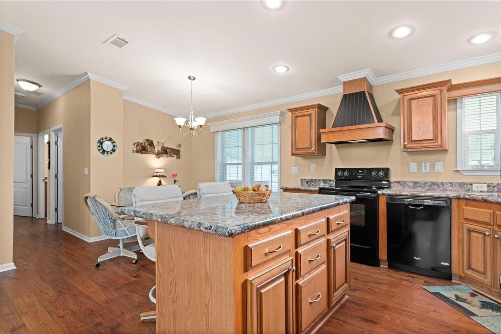Kitchen island storage - 2417 VINDALE RD, TAVARES