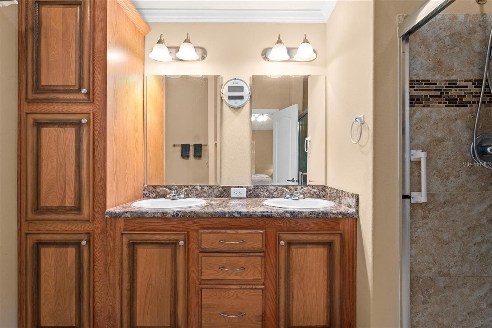 Double sink vanity with storage - 2417 VINDALE RD, TAVARES