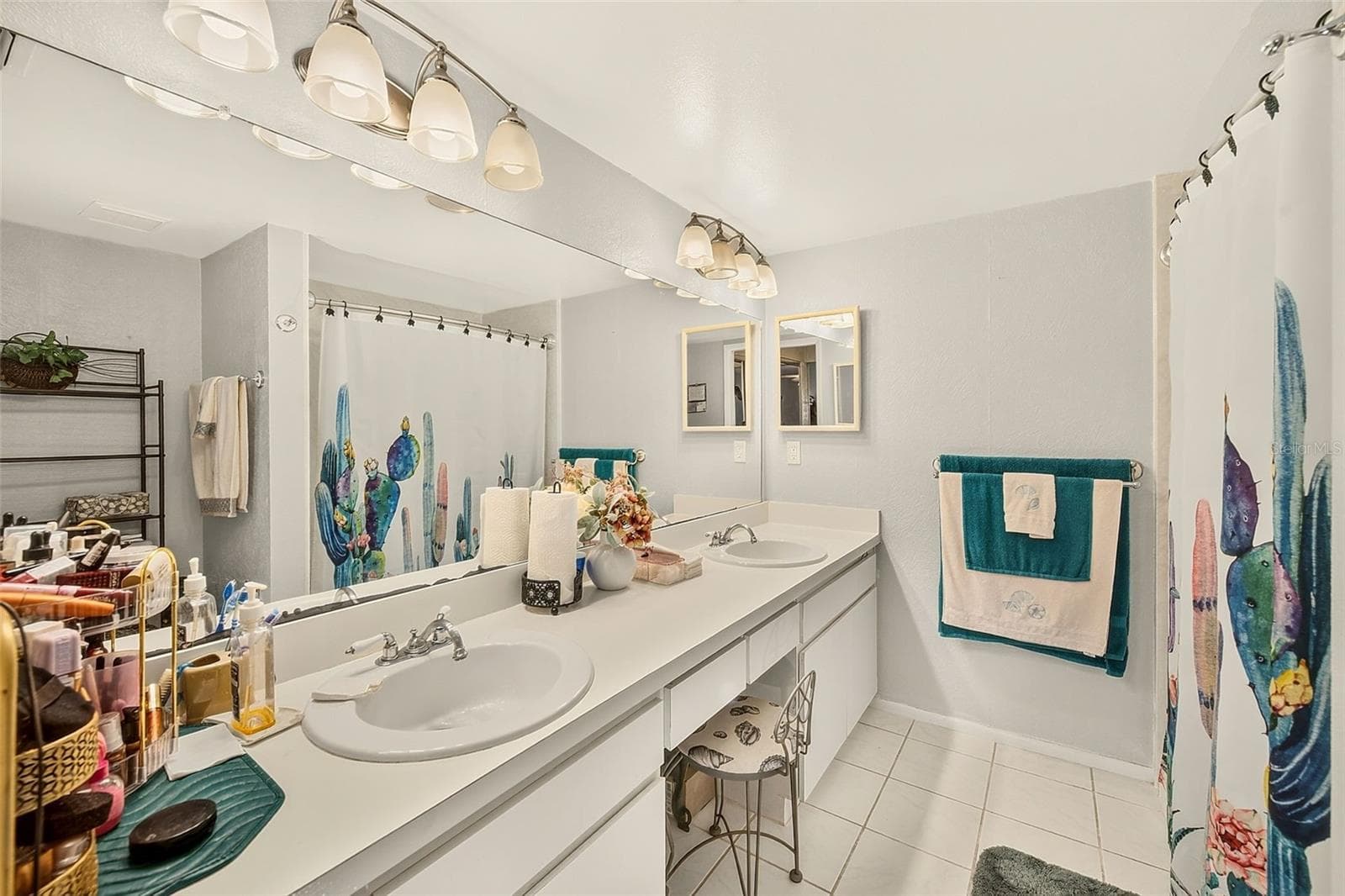 View of master bathroom with 2 sinks - 19029 US HIGHWAY 19 N #21F, CLEARWATER