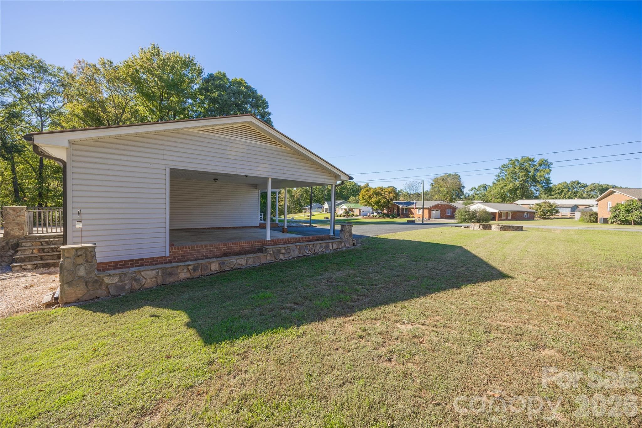 Side yard - 149 Seeley Drive, Denton