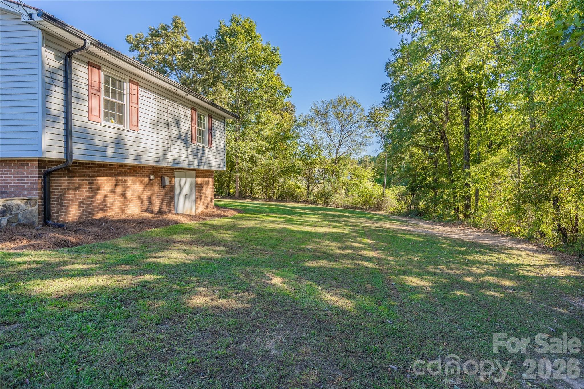 Side yard - 149 Seeley Drive, Denton