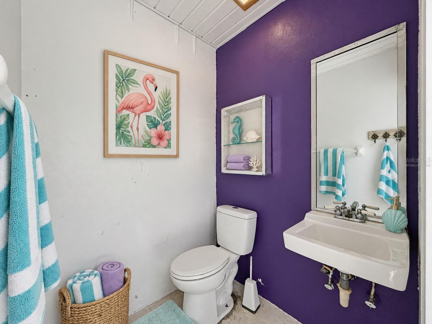 Pool bath. (virtually staged) - 10074 SLEEPY WILLOW CT, SPRING HILL