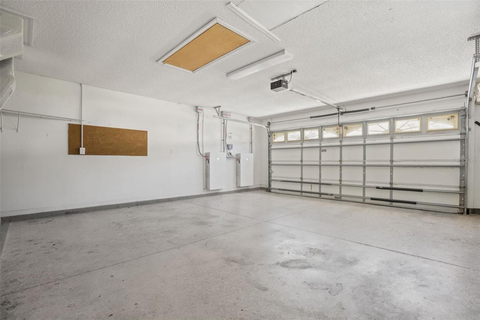 2 car garage - 4704 RIVER RIDGE DR, LEESBURG