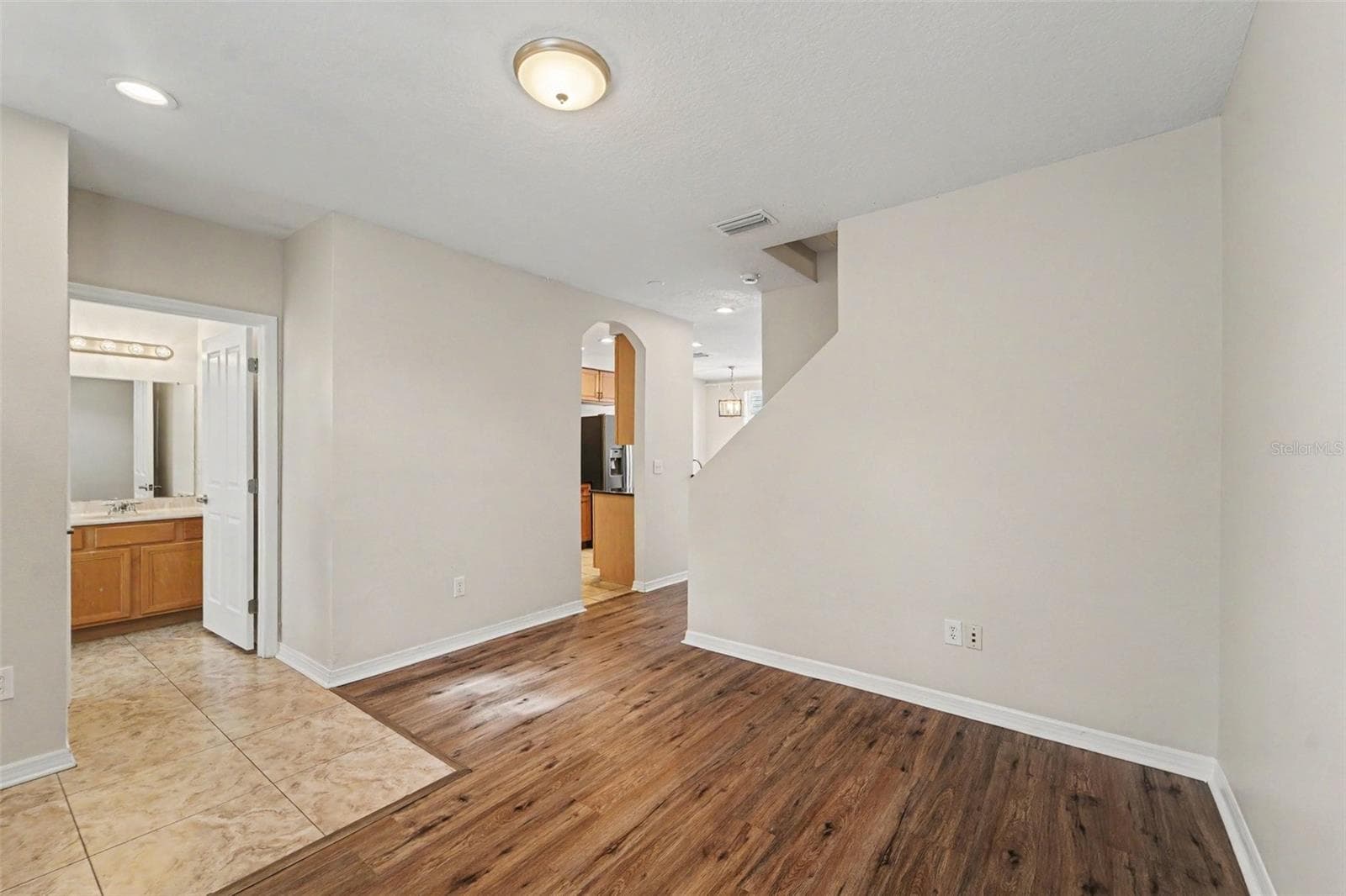 Townhouse at 11504 FOUNTAINHEAD DR, TAMPA, photo 4 of 15
