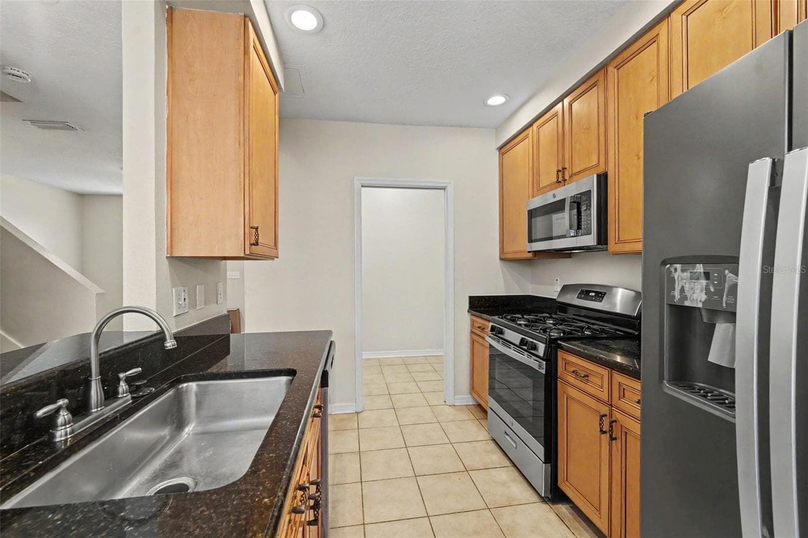 Townhouse at 11504 FOUNTAINHEAD DR, TAMPA, photo 6 of 15