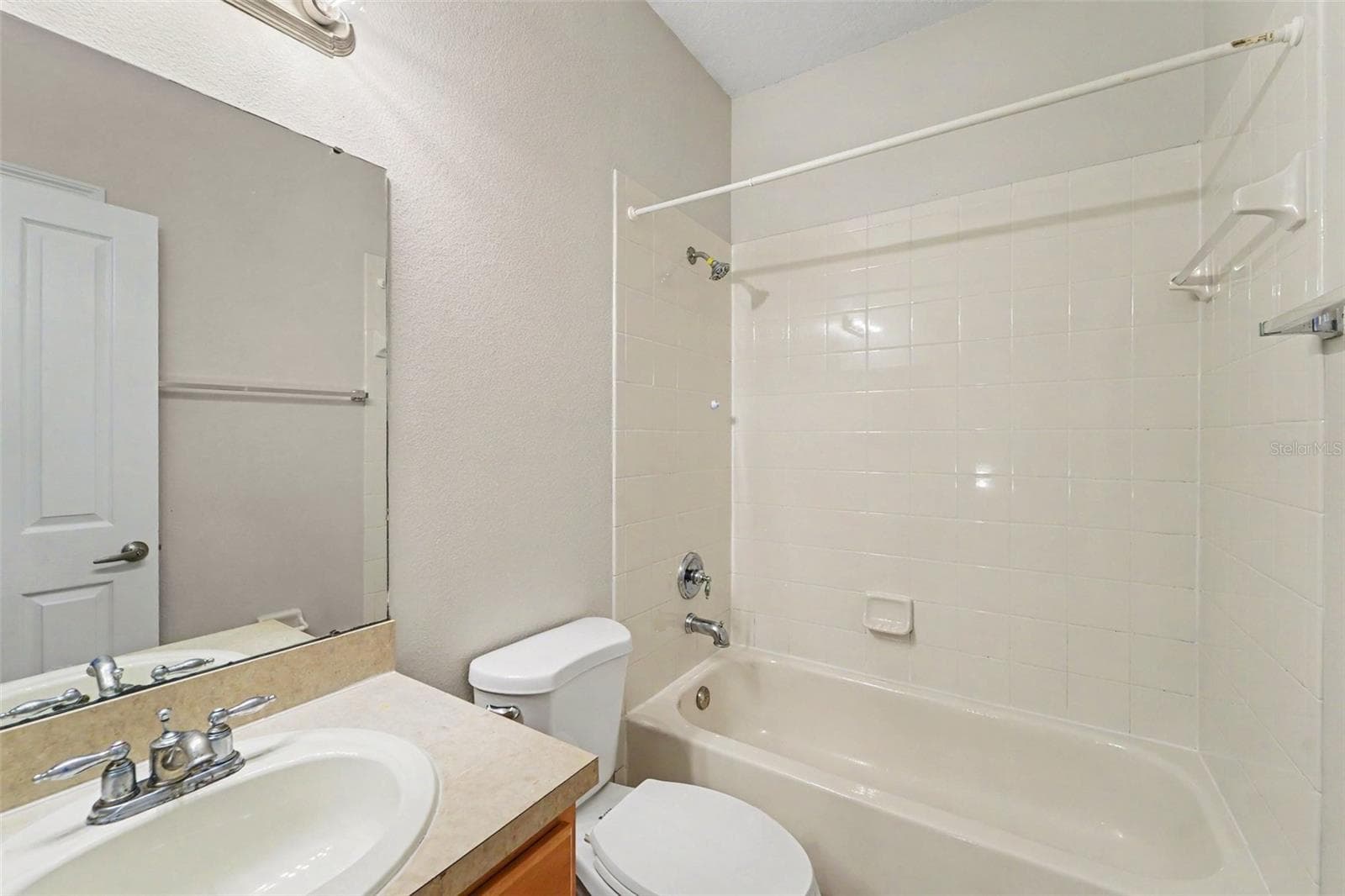 Townhouse at 11504 FOUNTAINHEAD DR, TAMPA, photo 12 of 15