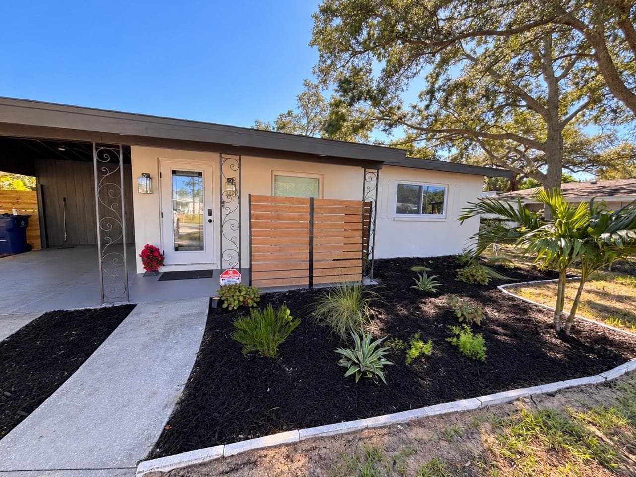 Fresh Landscape - 405 MANOR BLVD, PALM HARBOR