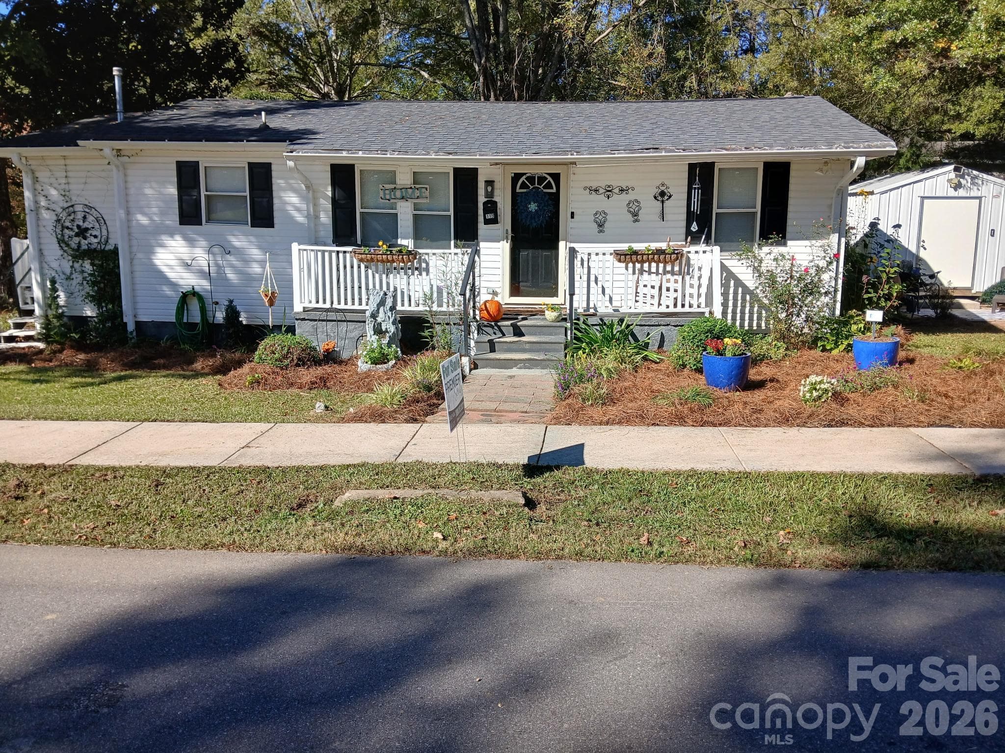 Single Family Residence at 115 S Davis Street, Dallas, photo 6 of 21