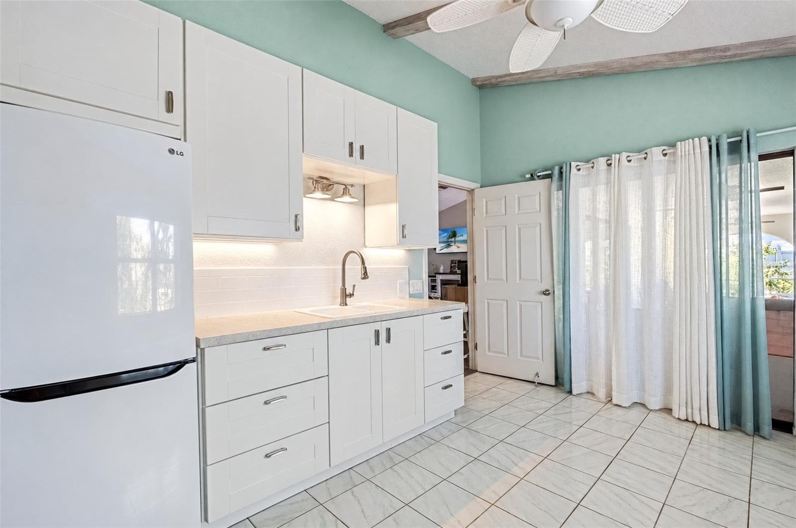 Kitchenette In-Law - 3065 CLIFFORD ST, PUNTA GORDA