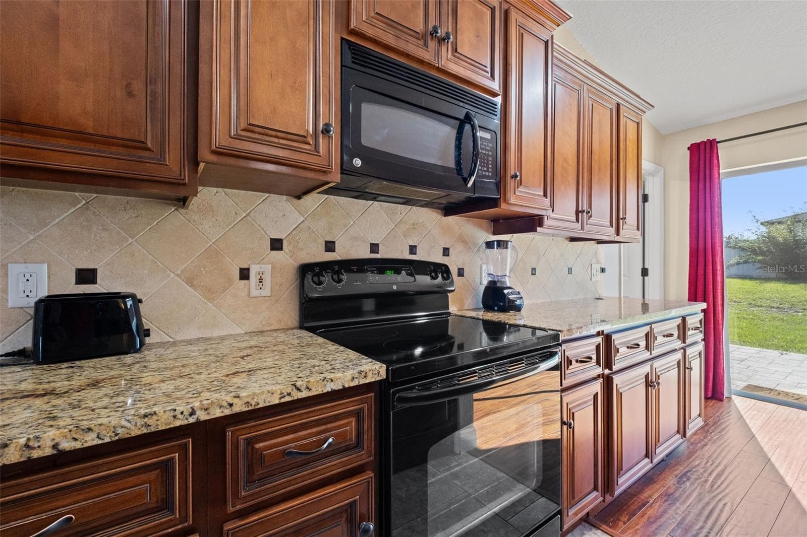 Single Family Residence at 11134 MAYFLOWER RD, SPRING HILL, photo 7 of 42