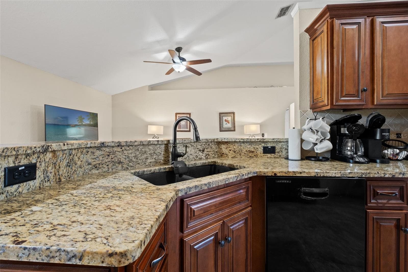 Single Family Residence at 11134 MAYFLOWER RD, SPRING HILL, photo 9 of 42