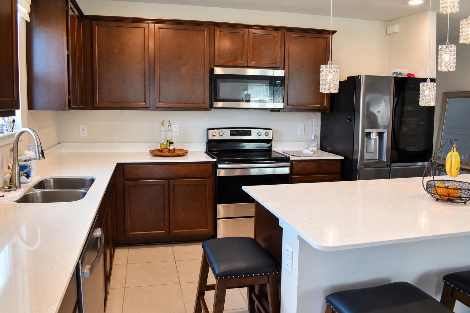 Kitchen with Center Island - 30390 CARAVELLE LN, WESLEY CHAPEL