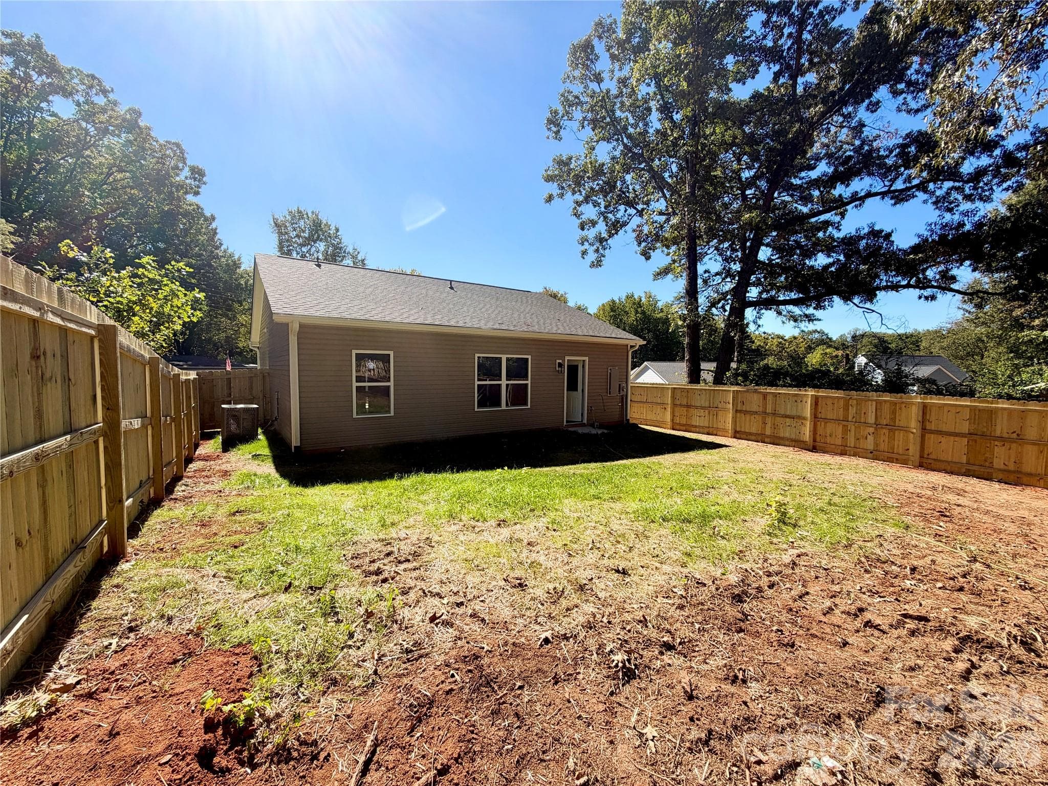 Single Family Residence at 1028 Saratoga Drive, Charlotte, photo 4 of 15
