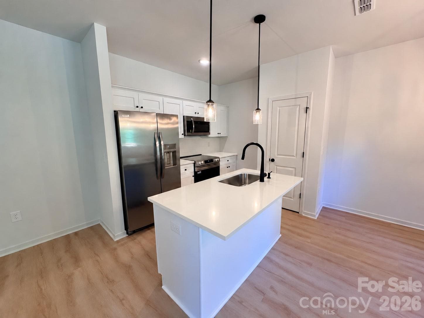 Single Family Residence at 1028 Saratoga Drive, Charlotte, photo 6 of 15