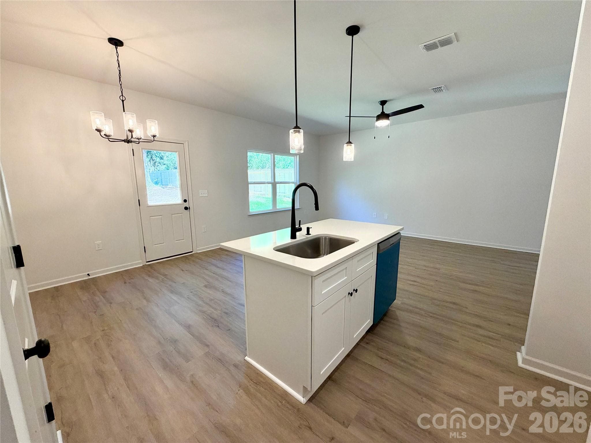 Single Family Residence at 1028 Saratoga Drive, Charlotte, photo 9 of 15