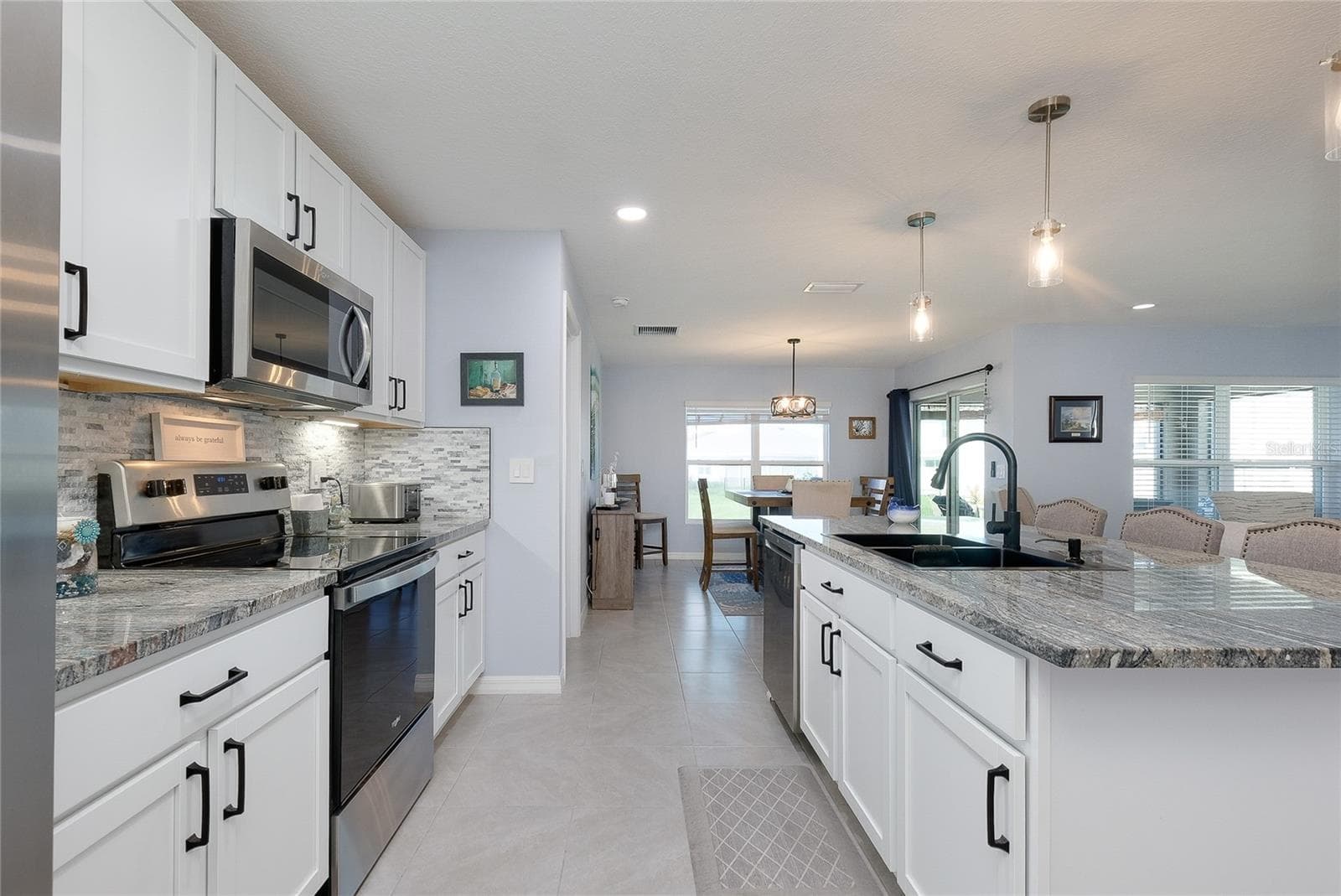 Single Family Residence at 5531 FLAGSTONE TRL, PALMETTO, photo 8 of 89