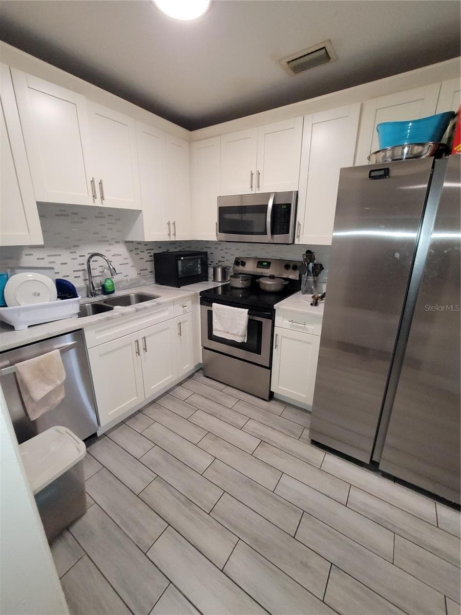 Single Family Residence at 4417 BOOKER T DR, TAMPA, photo 13 of 20