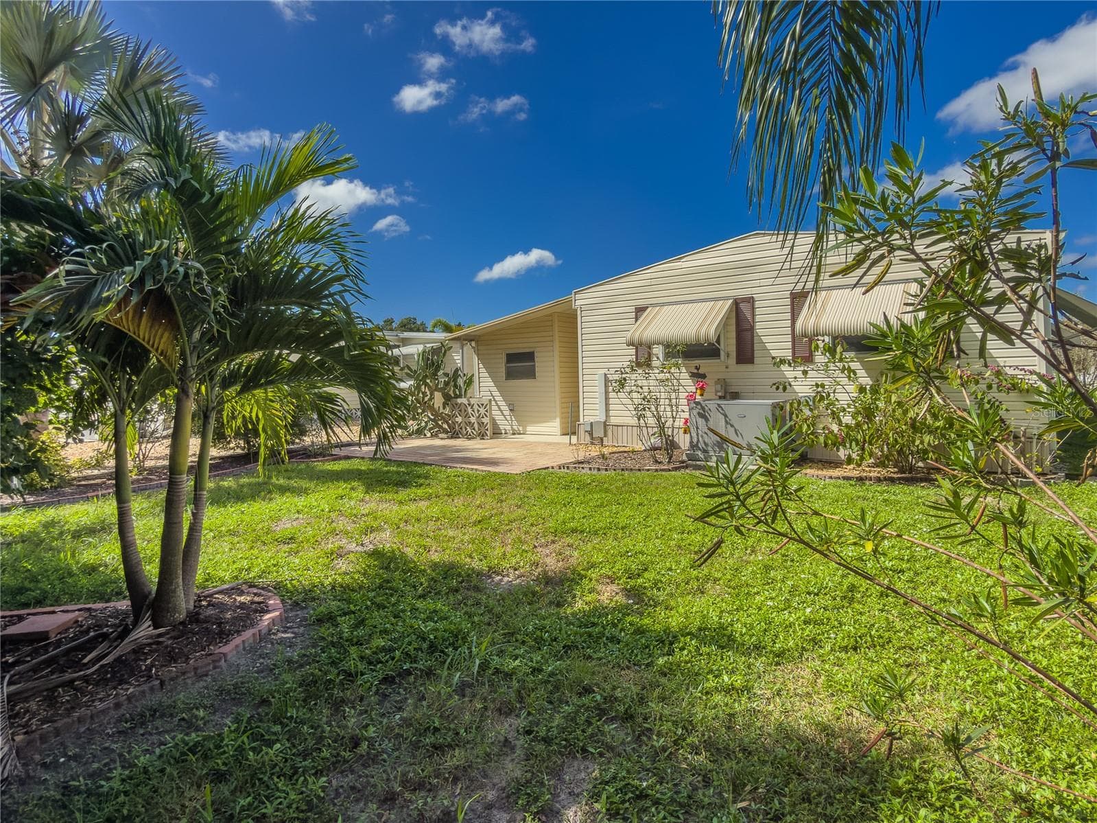 Beautiful Back Yard - 808 53RD AVE E #191, BRADENTON