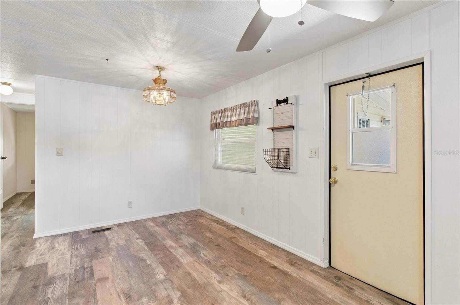 Dining area, easy to care for flooring. - 808 53RD AVE E #191, BRADENTON