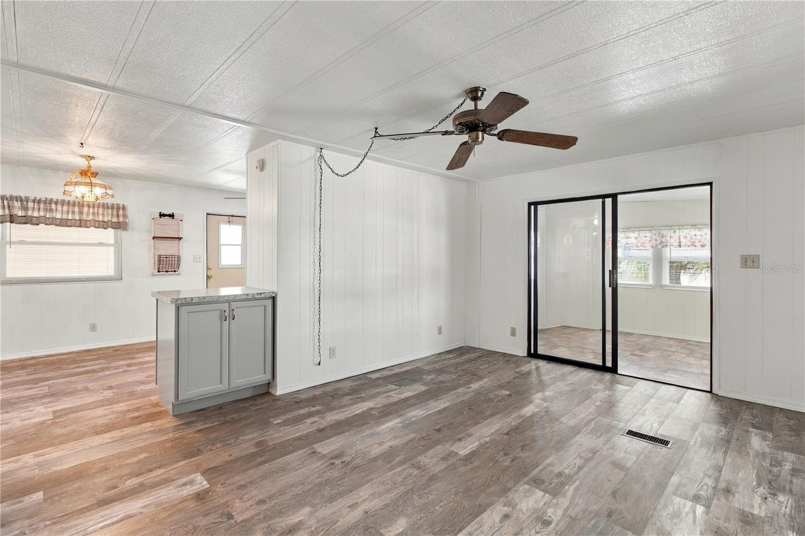 Cabinet moveable, Living Room - 808 53RD AVE E #191, BRADENTON