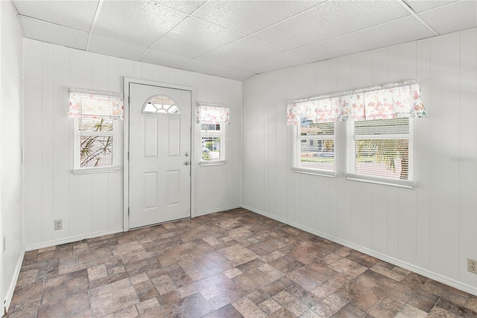 Front Door into Florida Room - 808 53RD AVE E #191, BRADENTON