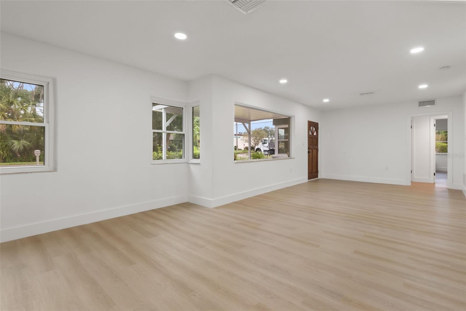 Single Family Residence at 26 BACKSPIN LN, ORLANDO, photo 8 of 41