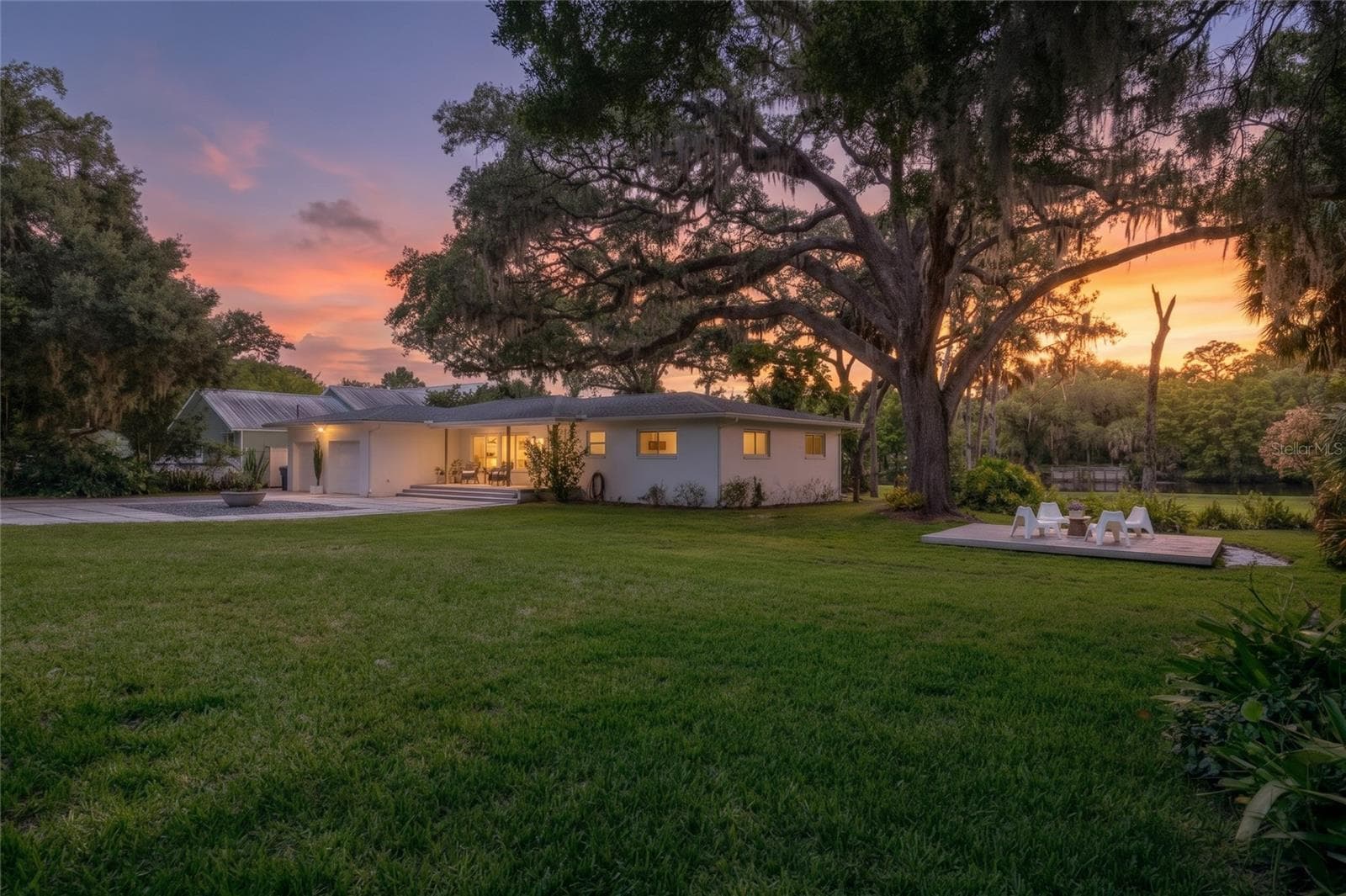 Your home in a park-like setting awaits - 7308 N OLA AVE, TAMPA