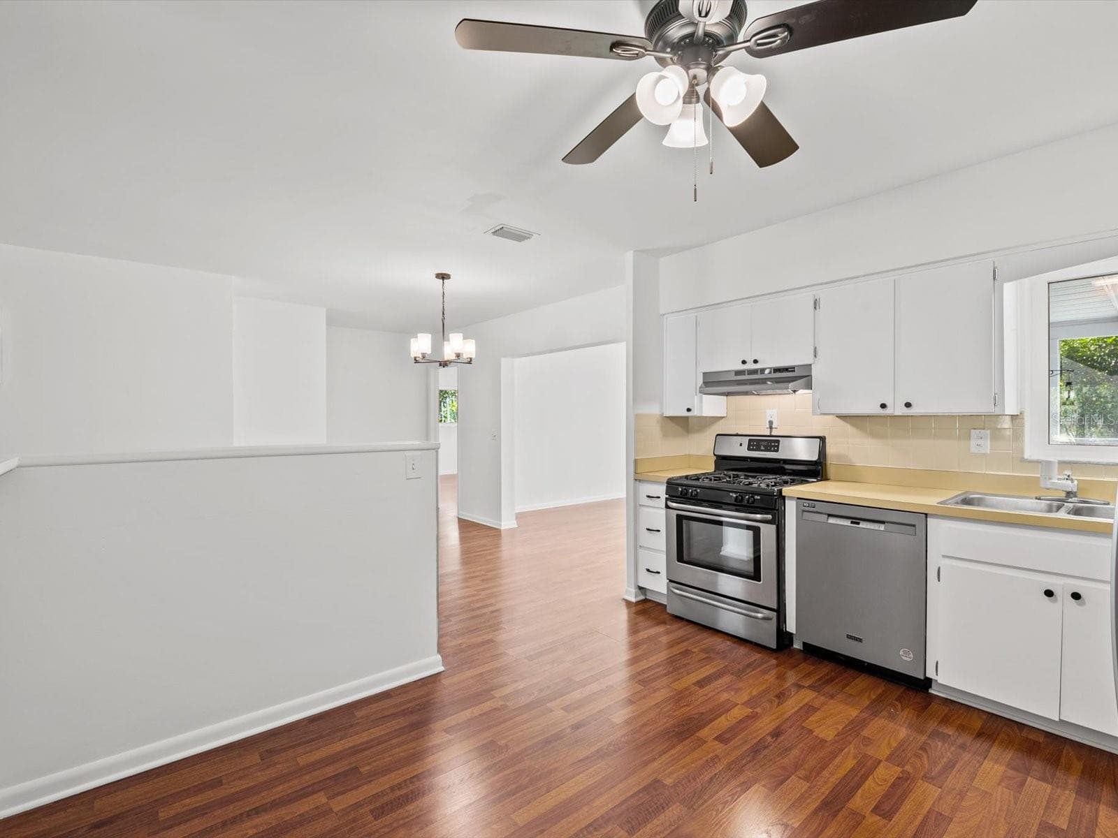Single Family Residence at 1610 EVERGREEN AVE S, CLEARWATER, photo 11 of 51