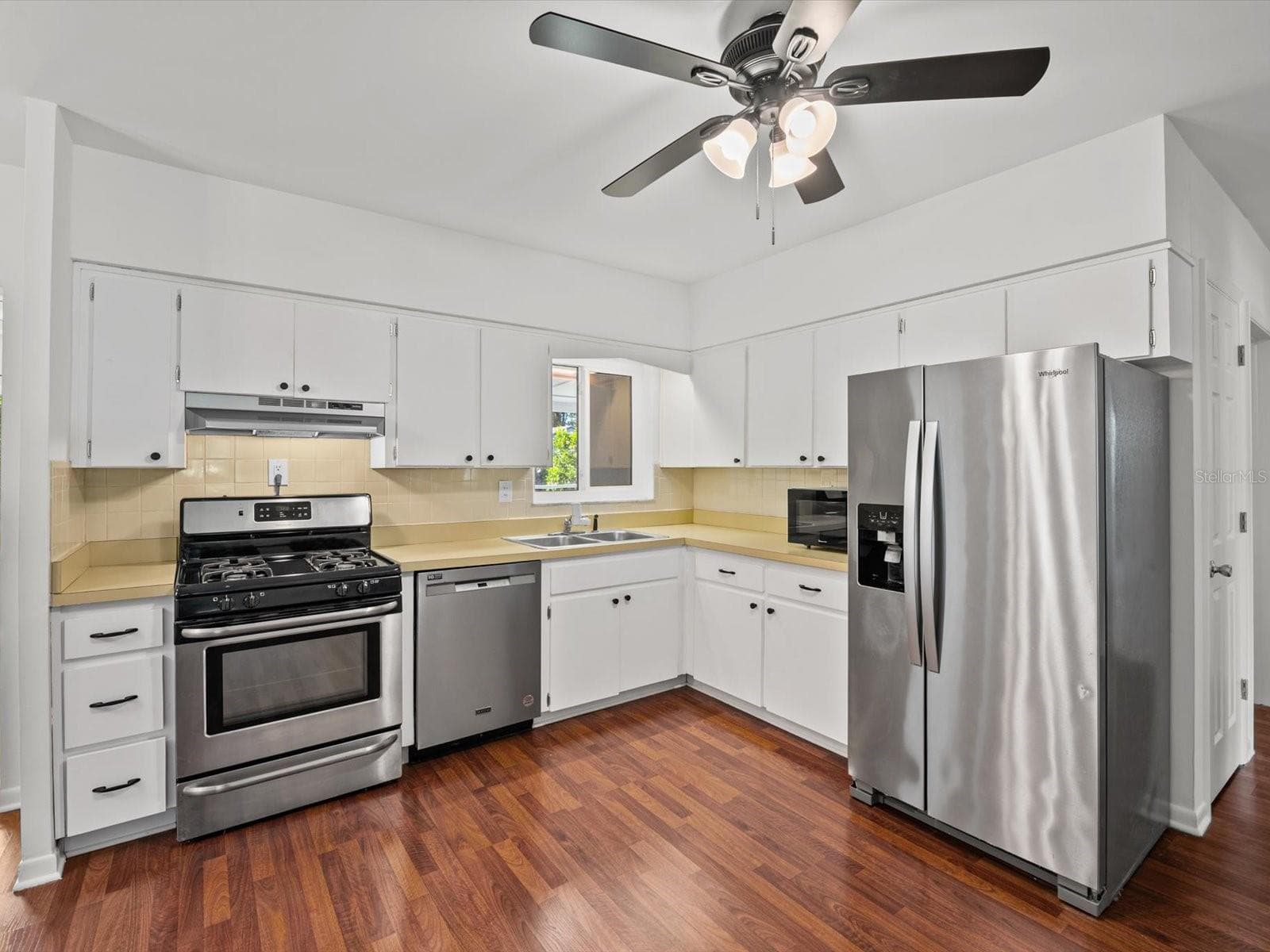 Single Family Residence at 1610 EVERGREEN AVE S, CLEARWATER, photo 13 of 51