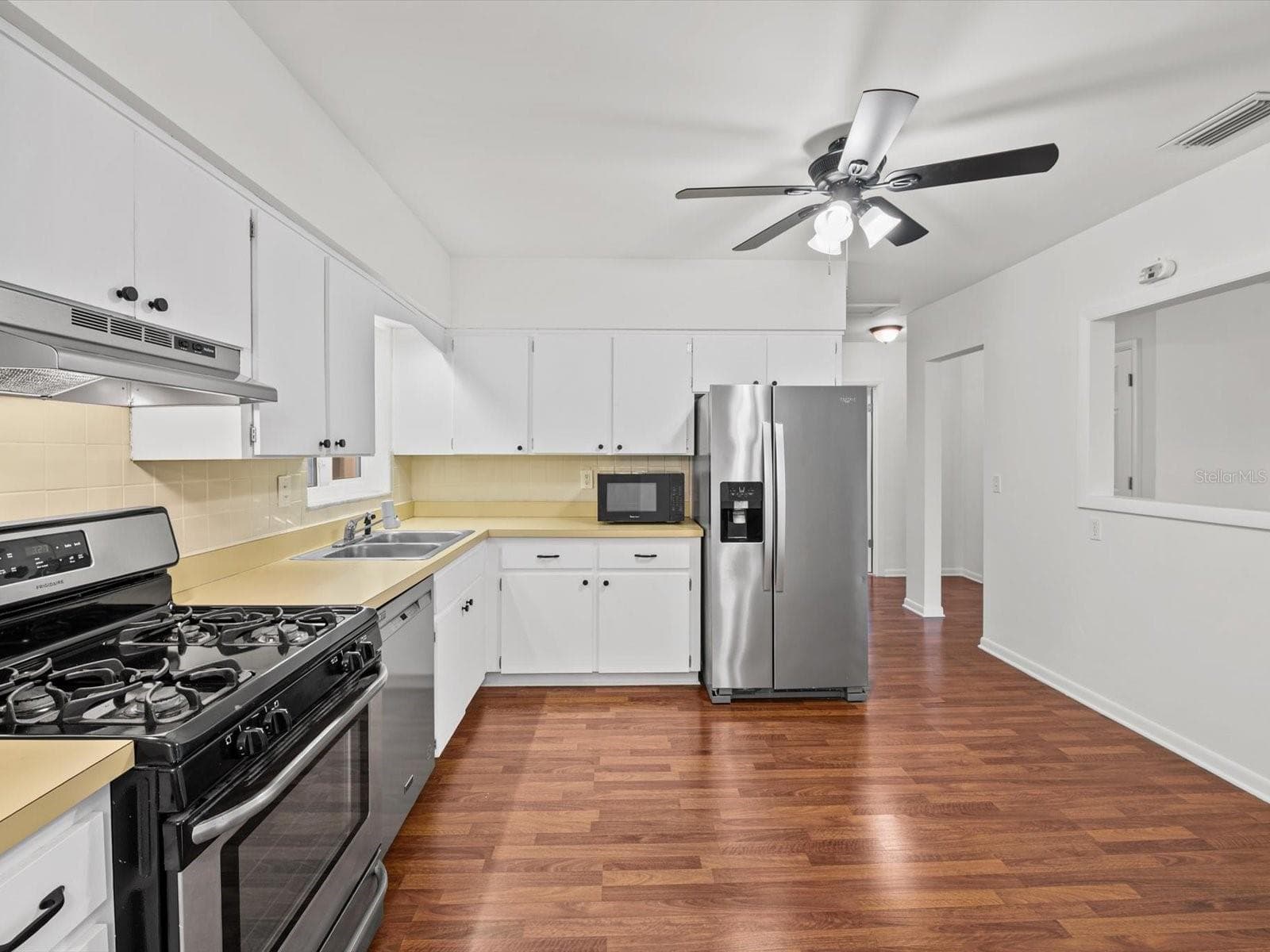 Single Family Residence at 1610 EVERGREEN AVE S, CLEARWATER, photo 14 of 51