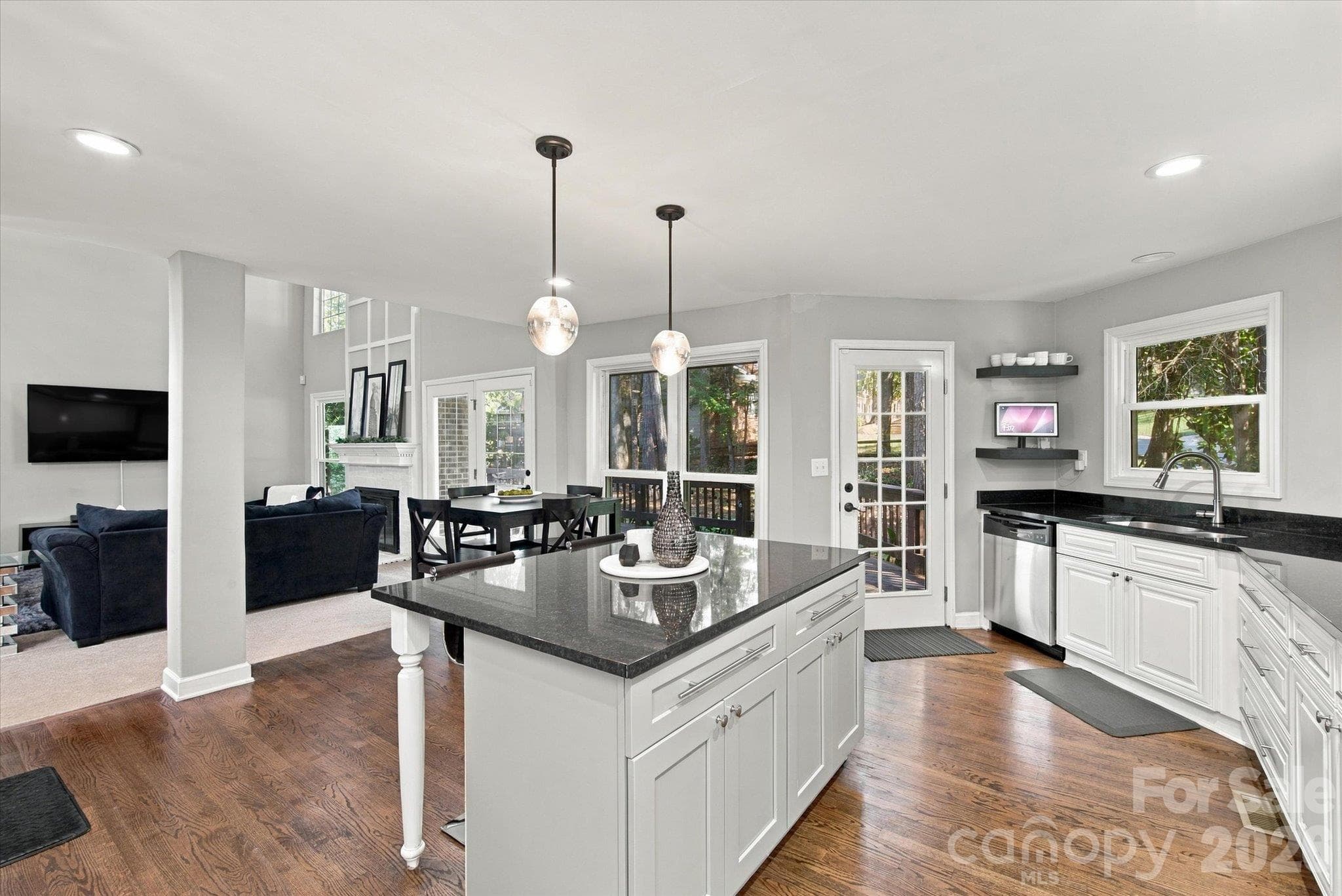 Single Family Residence at 14700 Stonegreen Lane, Huntersville, photo 7 of 44