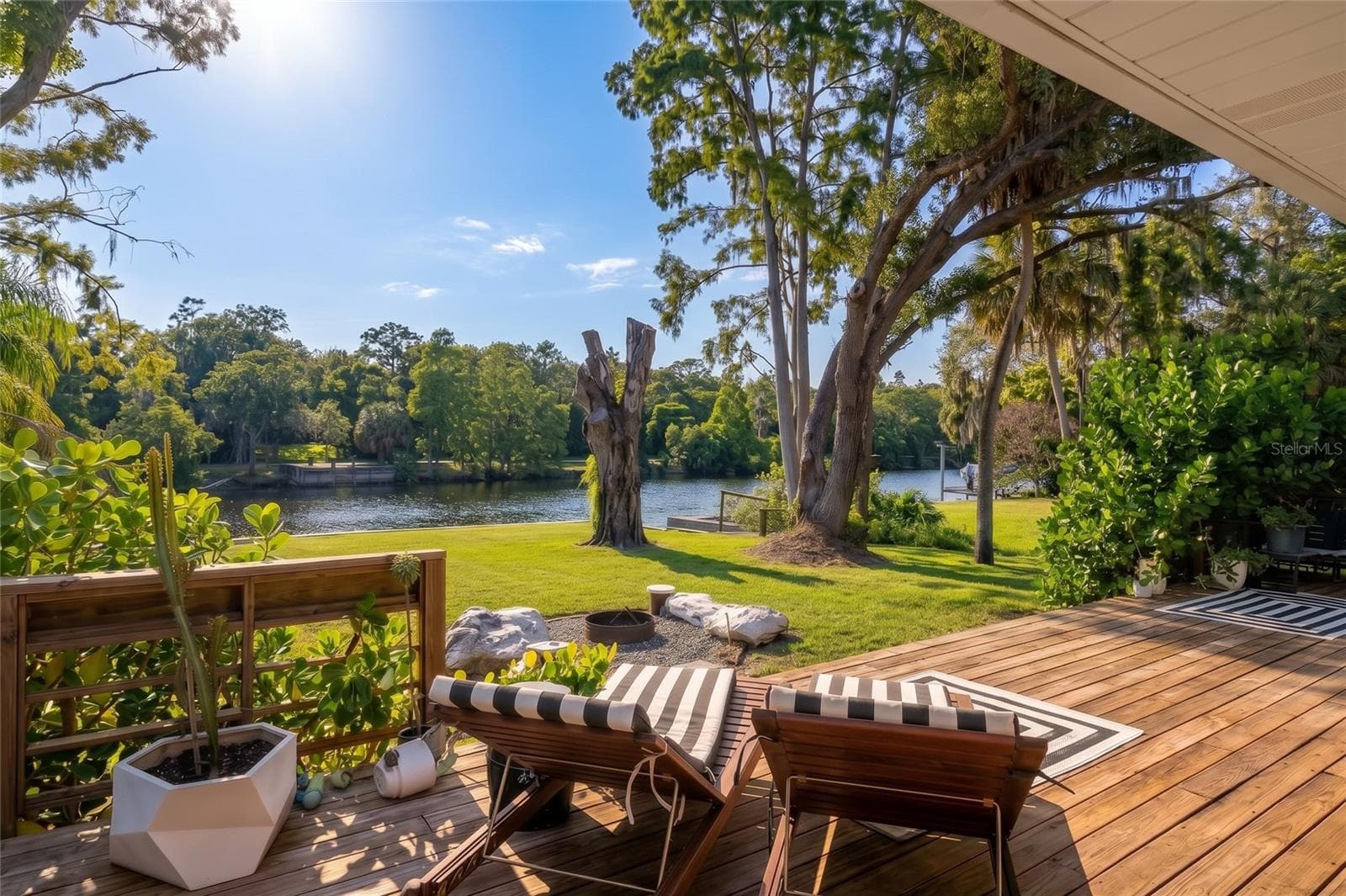 Expansive back patio to relax or entertain - 7308 N OLA AVE, TAMPA