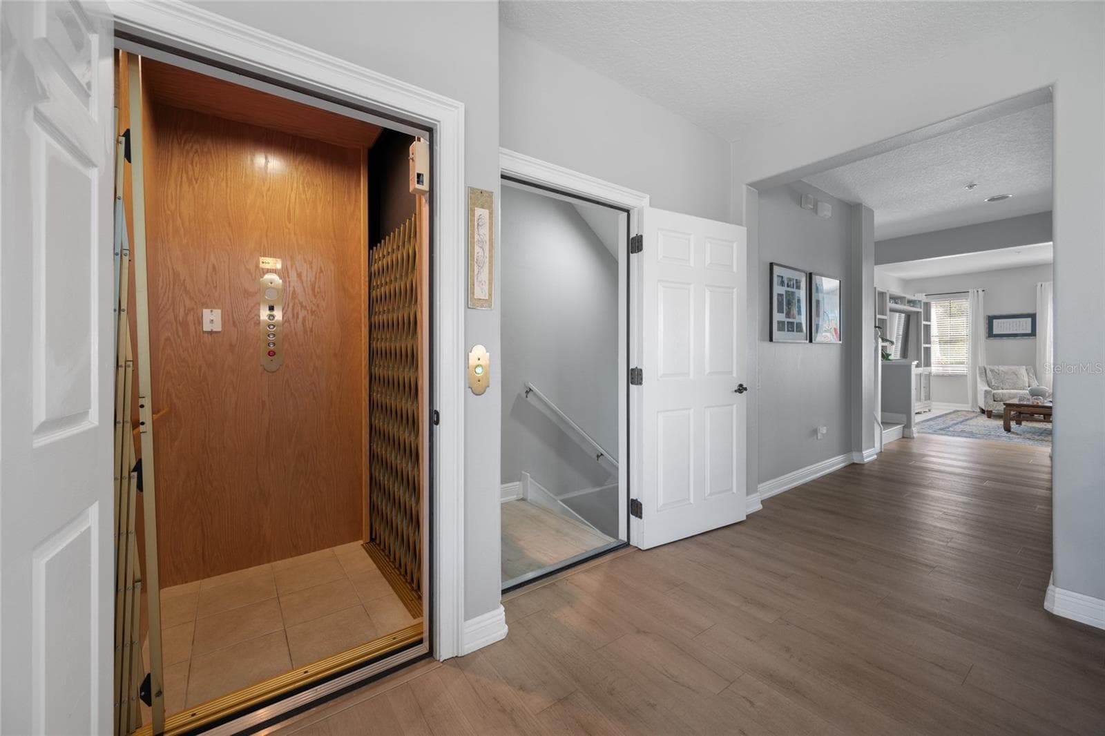 Private Elevator - 580 BELLA LOOP, DUNEDIN