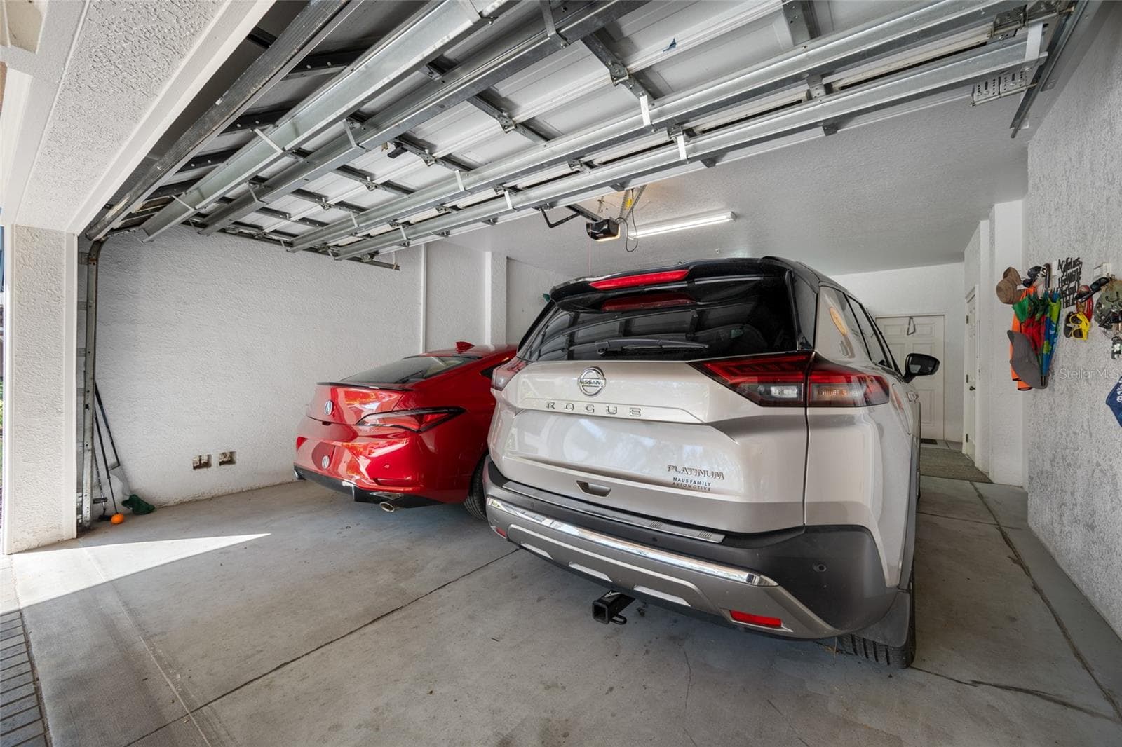 Oversized 2 car garage - 580 BELLA LOOP, DUNEDIN