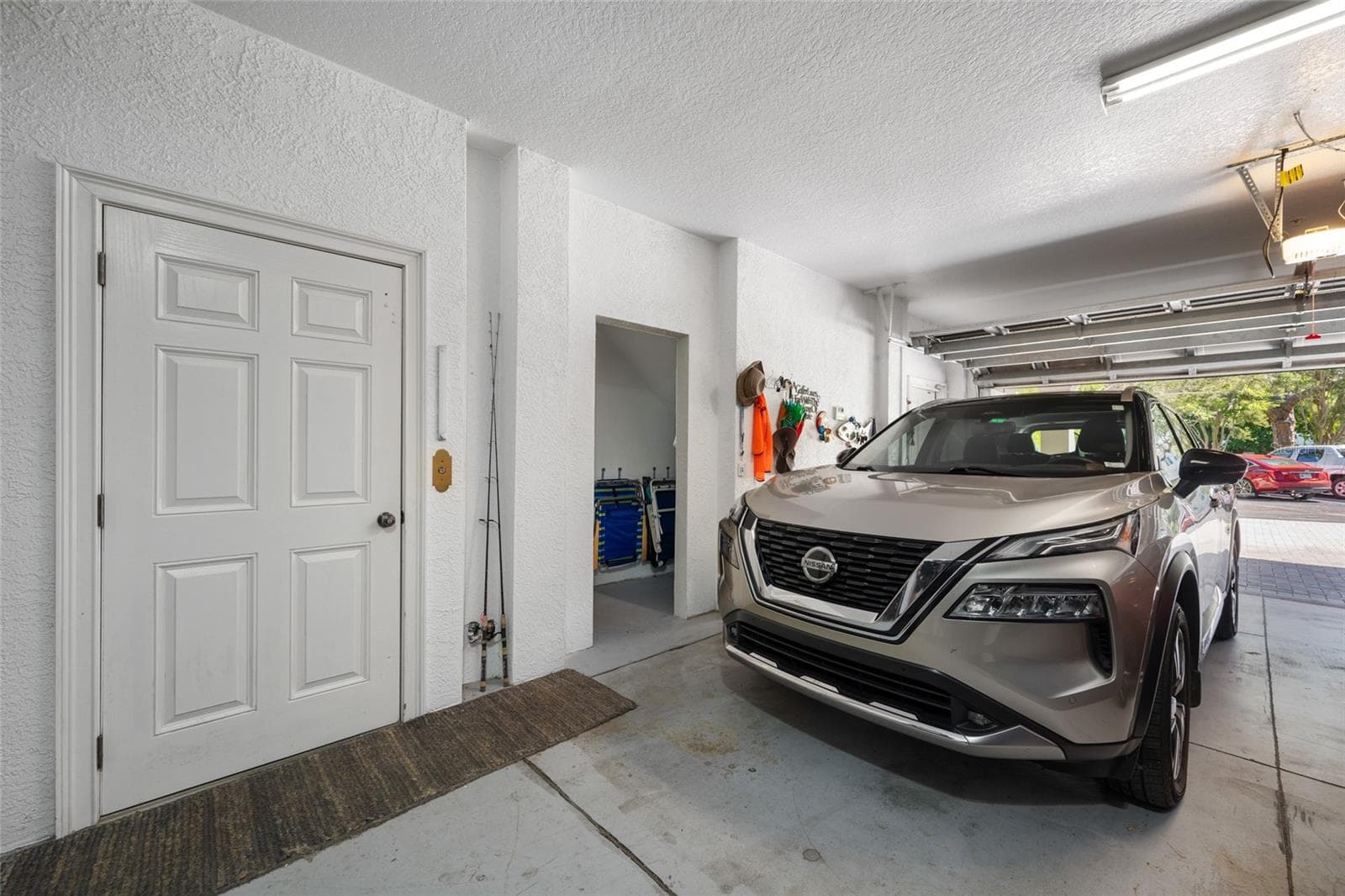 Oversized 2 car garage / elevator door - 580 BELLA LOOP, DUNEDIN