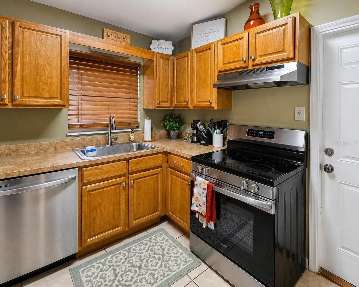 Kitchen brand new Stainless Steel Appliances - 2074 W HIBISCUS RD, AVON PARK