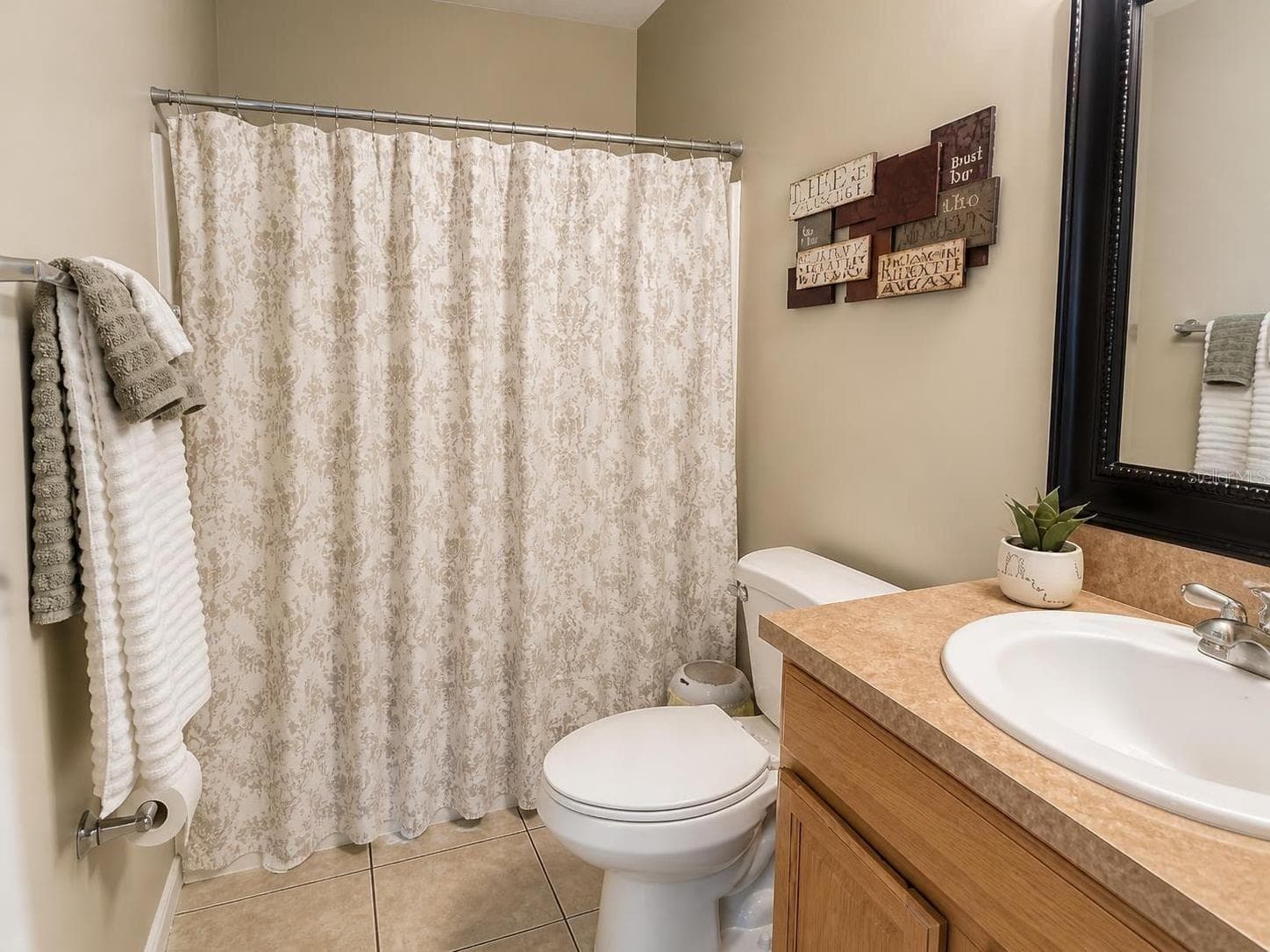 Guest Bathroom - 2074 W HIBISCUS RD, AVON PARK