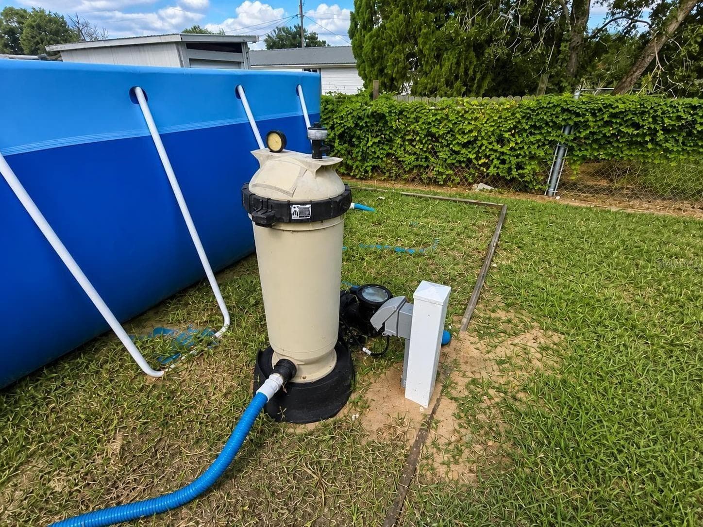 Pool pump with own electrical outlet - 2074 W HIBISCUS RD, AVON PARK