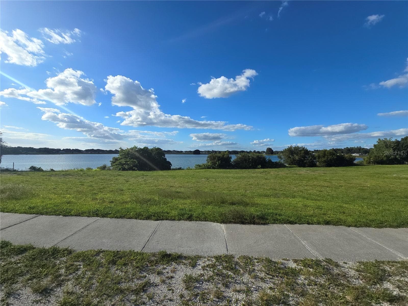 Lake Olivia - 2074 W HIBISCUS RD, AVON PARK