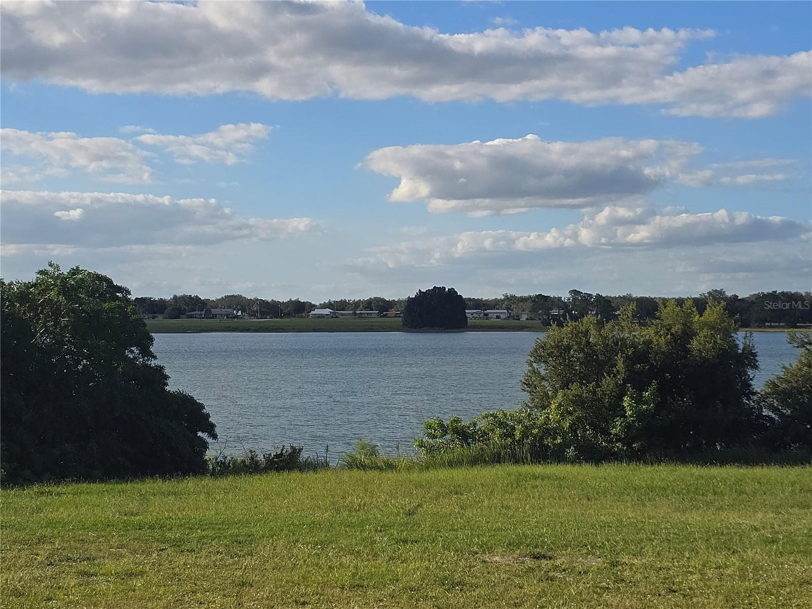 Lake Olivia - 2074 W HIBISCUS RD, AVON PARK