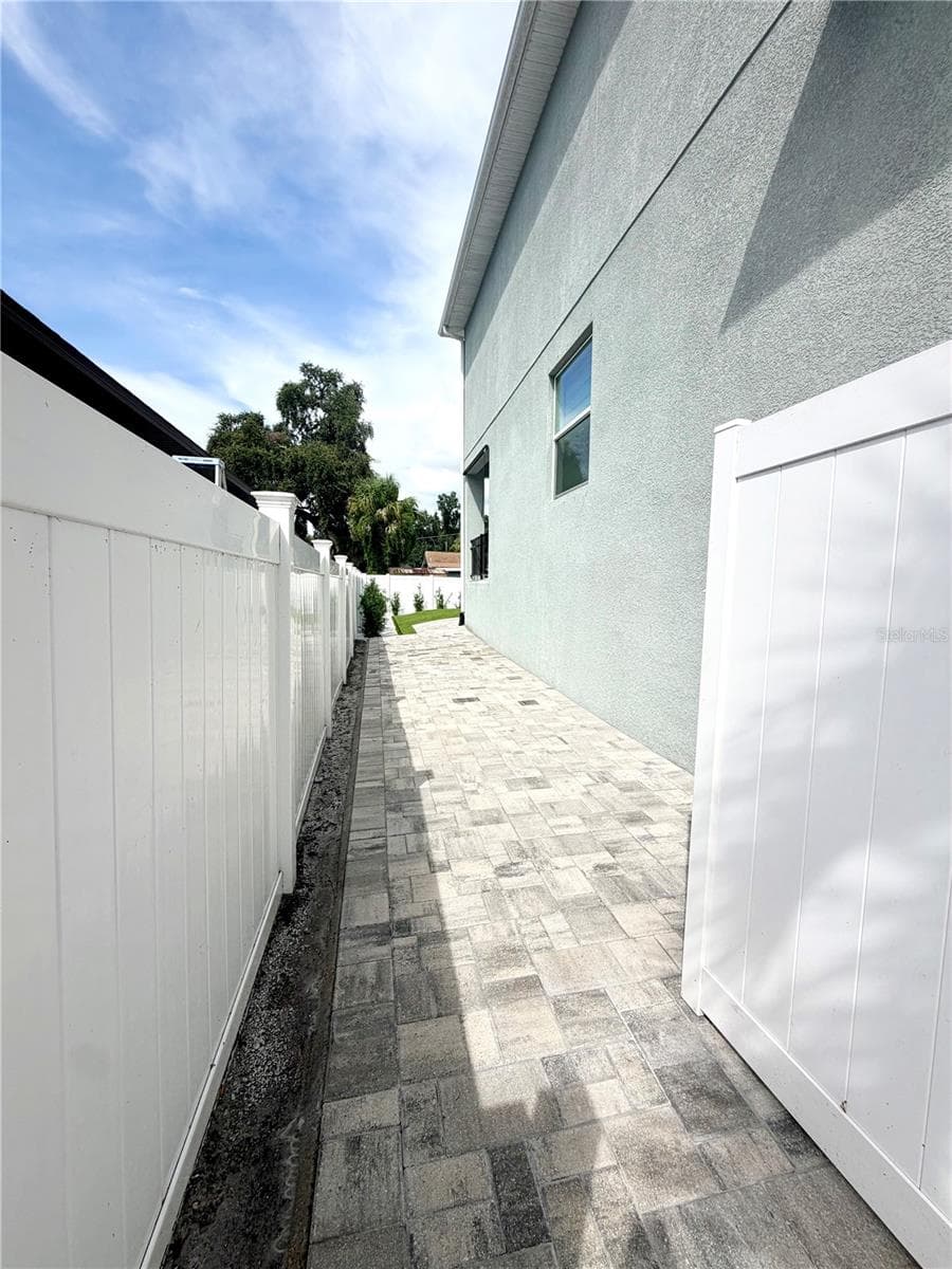 Single Family Residence at 8331 PEGGY ST, TAMPA, photo 11 of 47