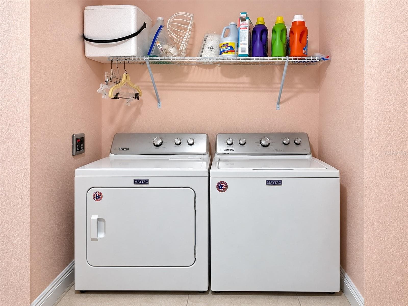 laundry - 5555 92ND PL N, PINELLAS PARK