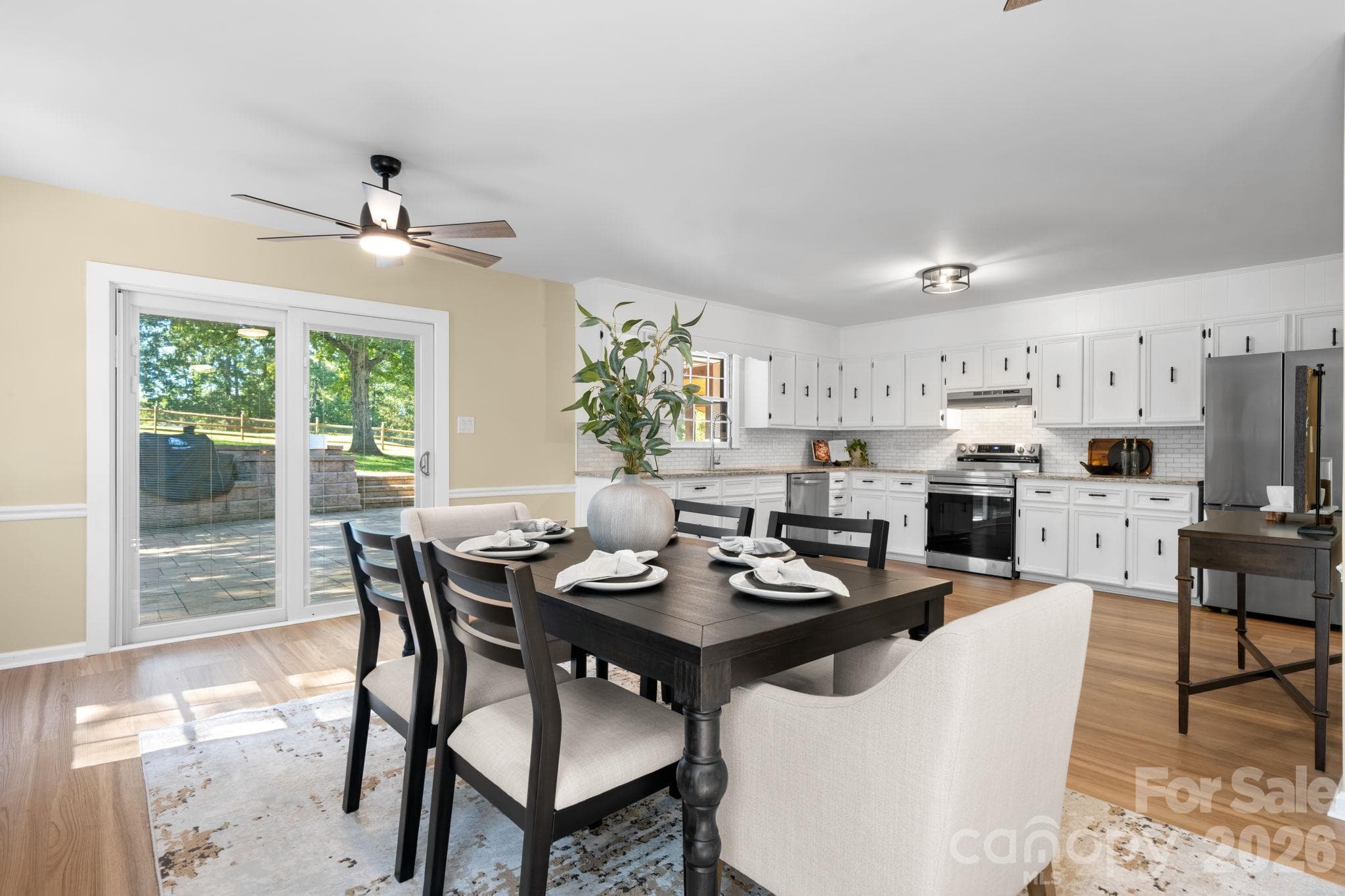 dinning - 4024 Wandering Lane, Hickory